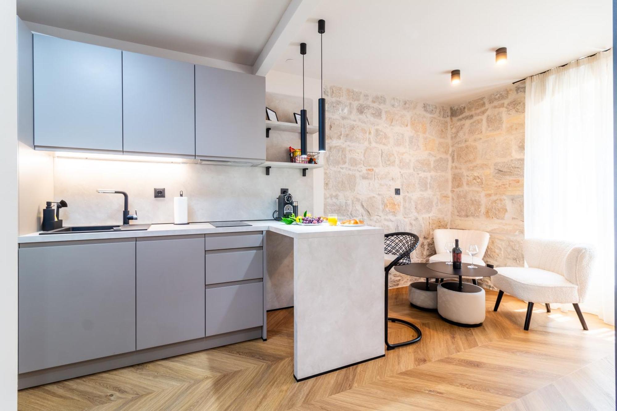 Apartment Centre In Stone House Split Exterior photo